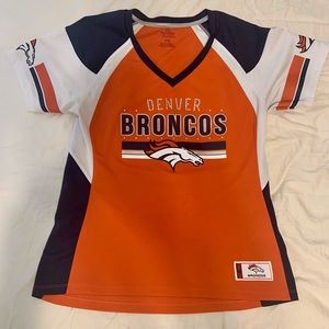 Denver Broncos size L jersey type T-shirt